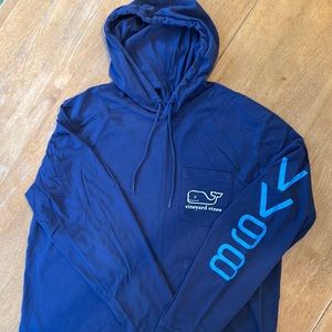 Vineyard Vines pullover shirt, size M